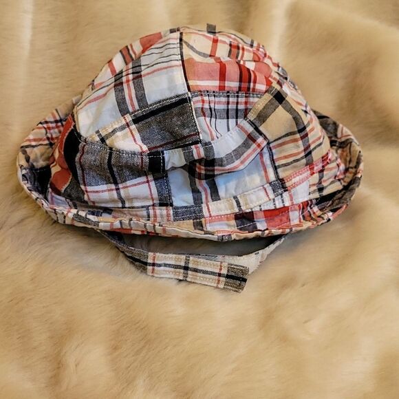 Janie AND JACK BLUE AND RED PLAID SUMMER BUCKET HAT WITH STRAP, SIZE 12-24 MOS. - Picture 2 of 7